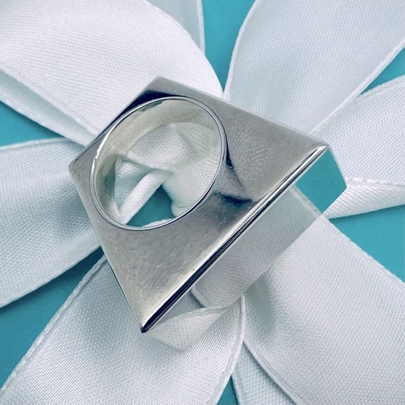 Tiffany & Co. Out of Retirement Rectangular Ring with Box and Pouch - Picture 7 of 11